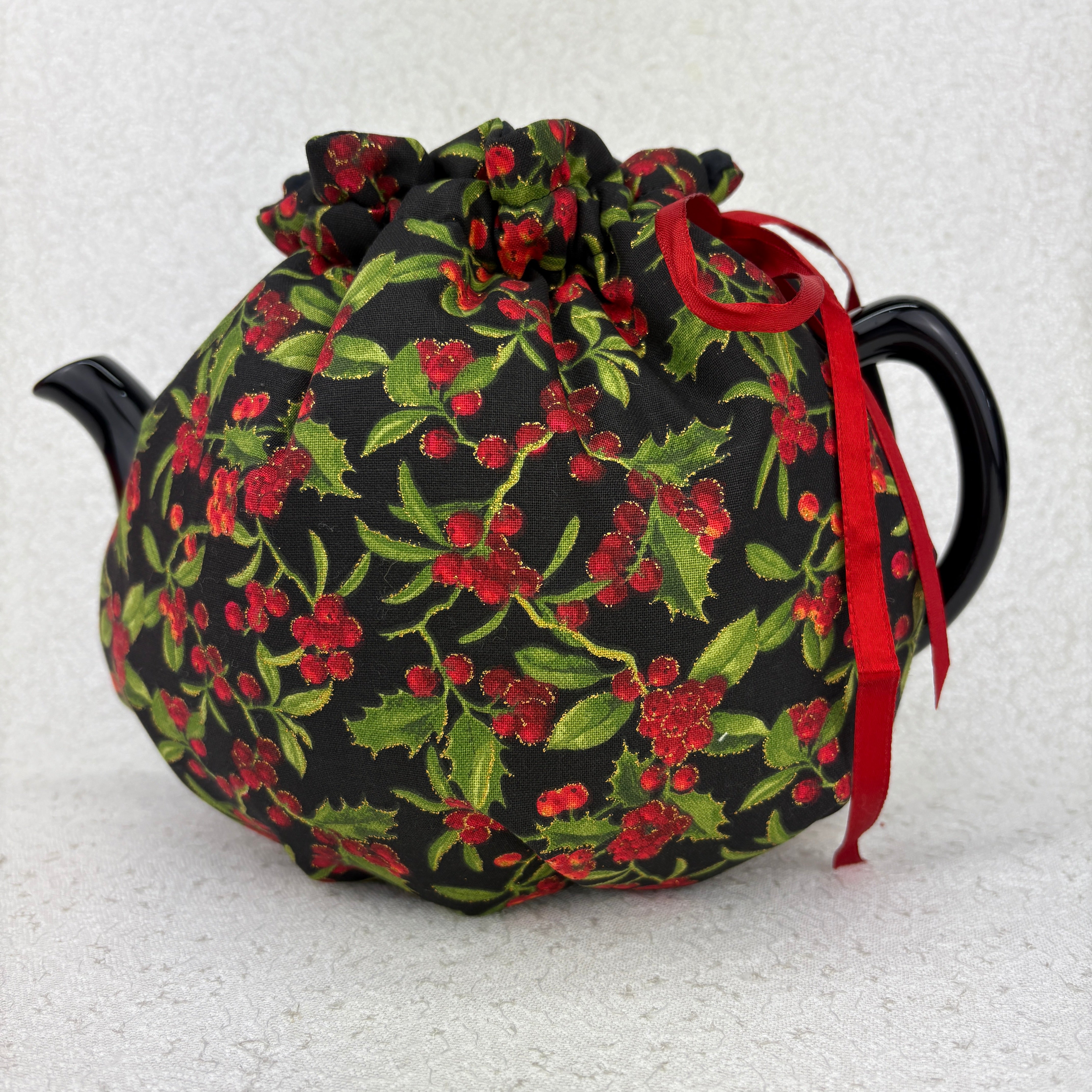 6-10 cup tea cosy with holly design