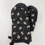Load image into Gallery viewer, Hand made oven mitts with a mystic snail pattern
