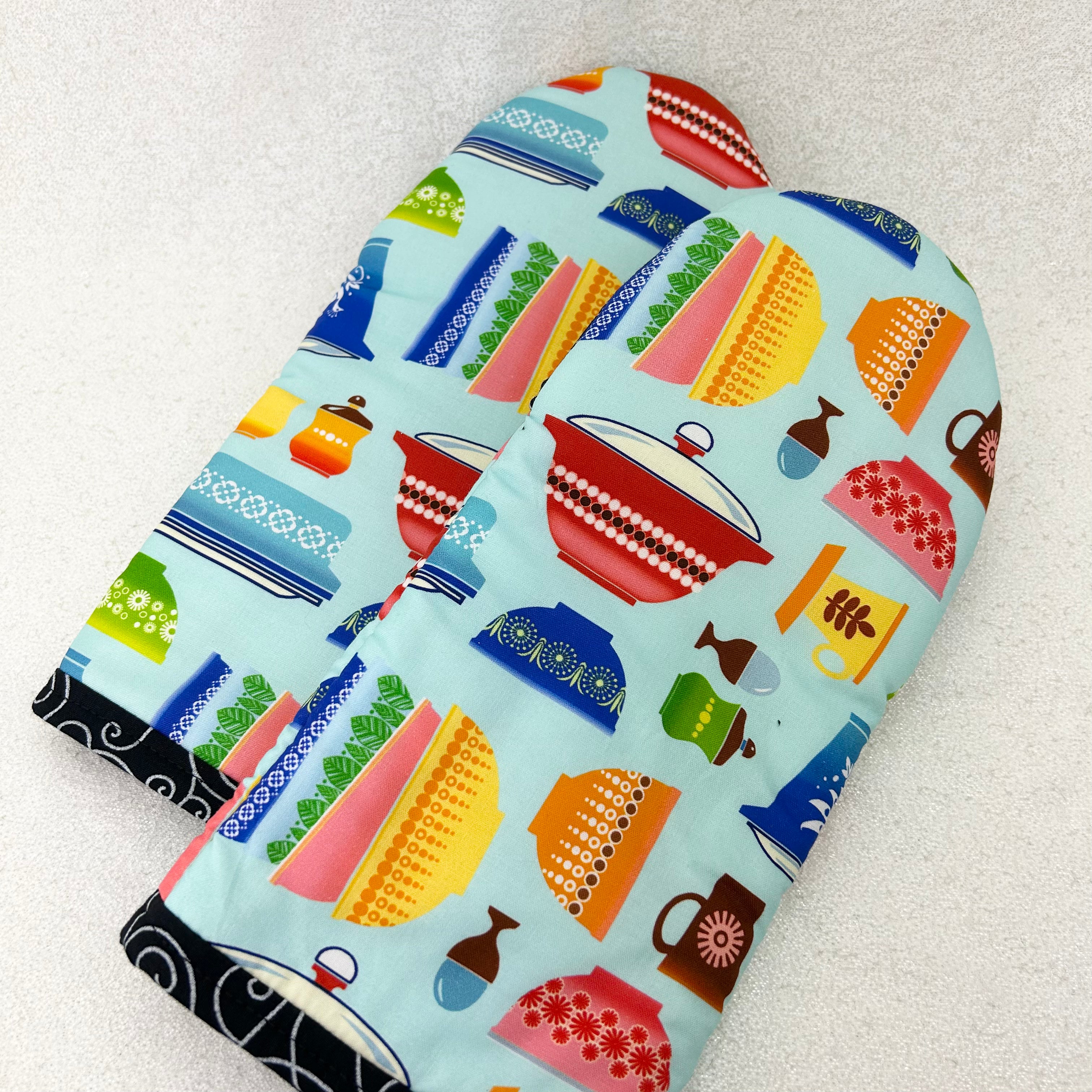 Oven Mitts: Vintage Pyrex