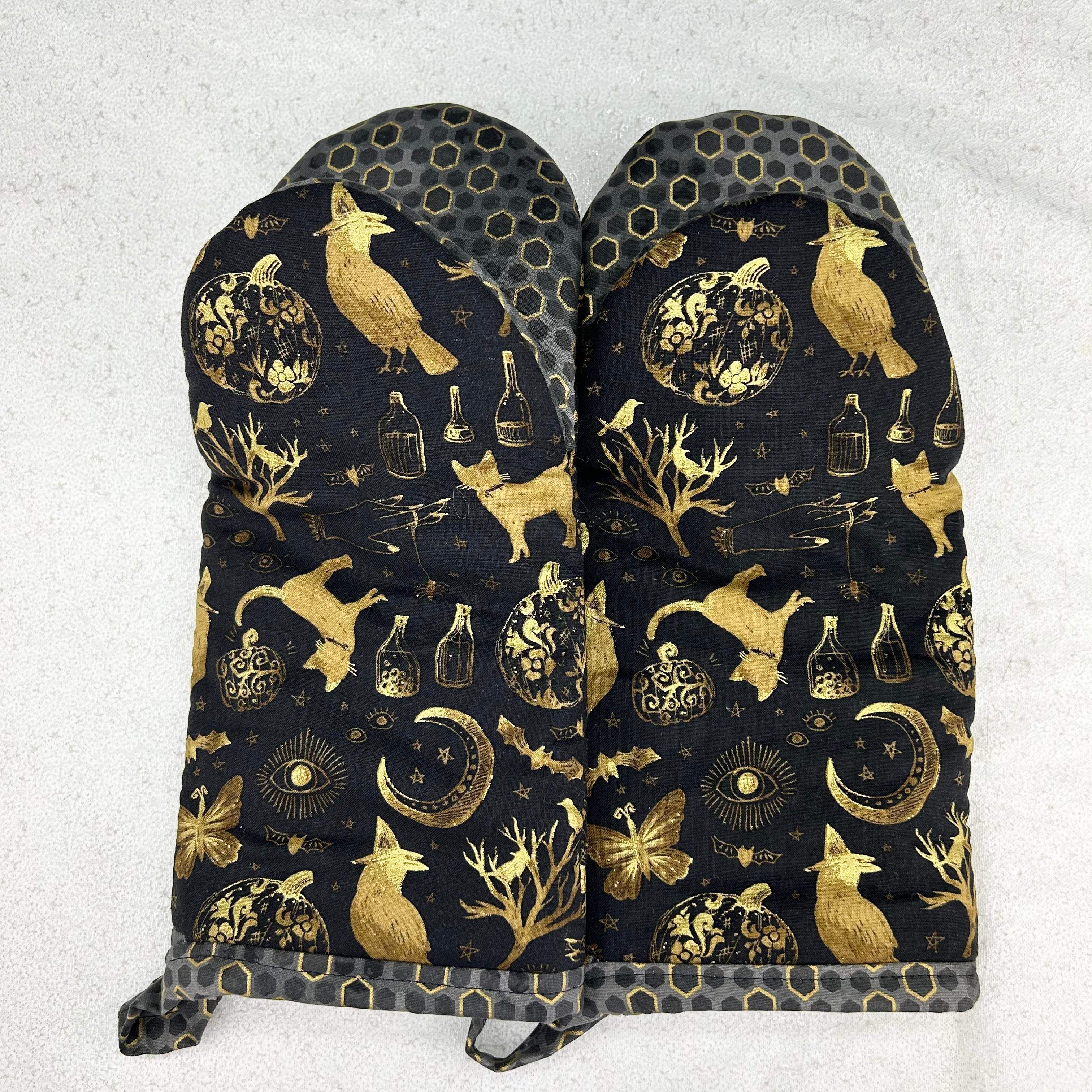 Oven Mitts: Golden Witching Hour