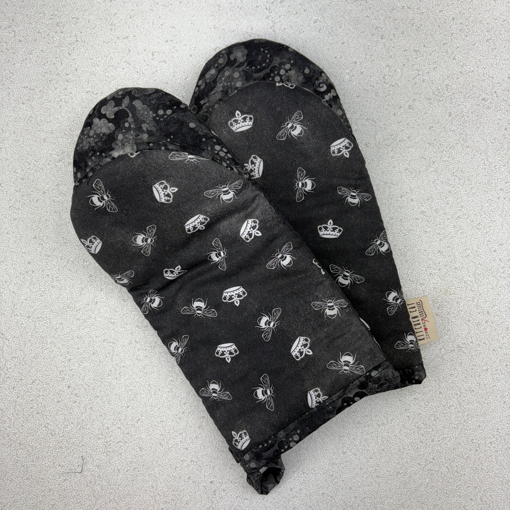 queen bee, kitchen, ovenmitts, handmade Niagara
