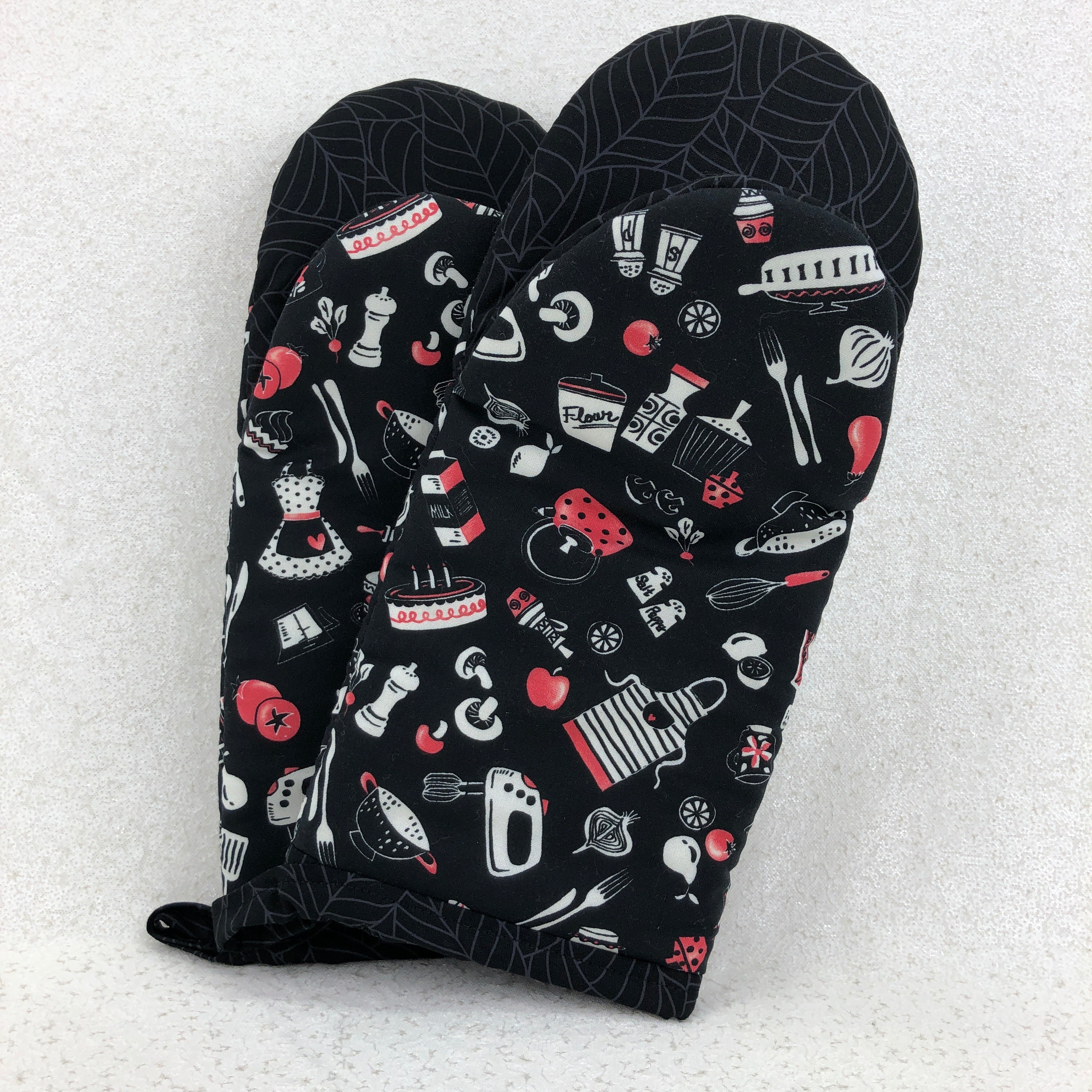 Oven Mitts: Classic Kitchen